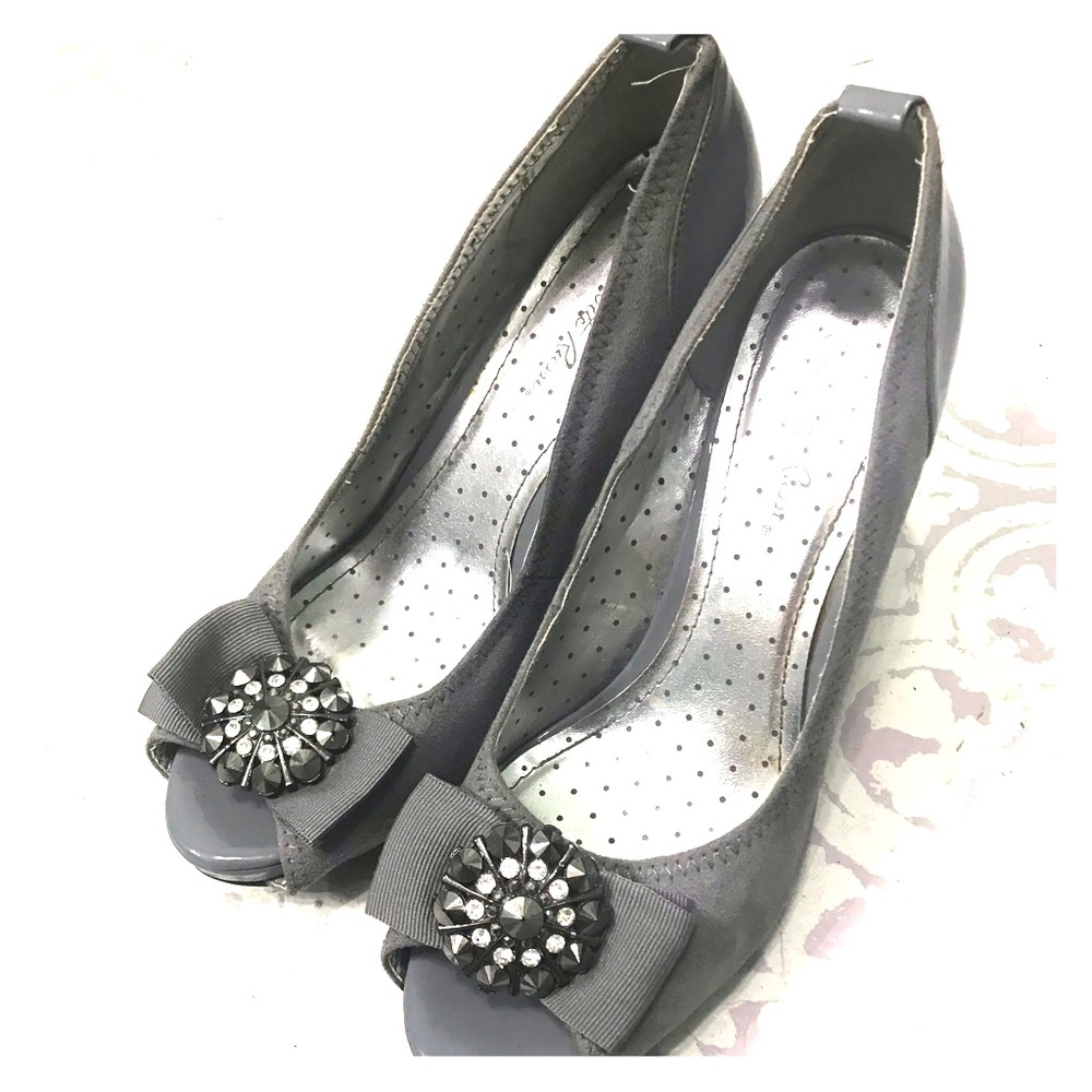 Grey Heels with broach!